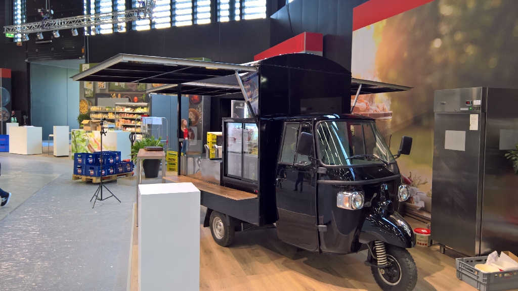 Streetfood Truck GrillBar APE - für Ihr Fest zu mieten